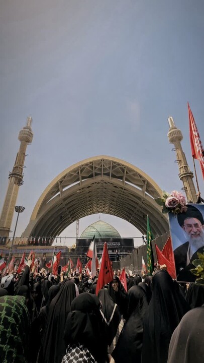 تصاویر/ حضور بانوان طلبه شهرهای مختلف استان کرمان در مراسم تشییع رهبر شهید در تهران، قم و مشهد
