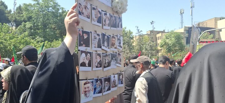 تصاویر/ حضور بانوان طلبه شهرهای مختلف استان کرمان در مراسم تشییع رهبر شهید در تهران، قم و مشهد