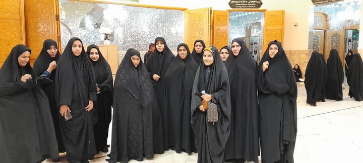 تصاویر/ حضور بانوان طلبه شهرهای مختلف استان کرمان در مراسم تشییع رهبر شهید در تهران، قم و مشهد