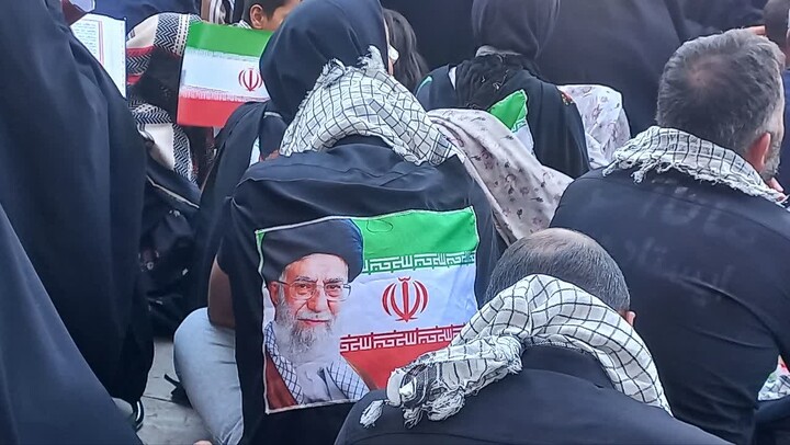 تصاویر/ حضور بانوان طلبه شهرهای مختلف استان کرمان در مراسم تشییع رهبر شهید در تهران، قم و مشهد