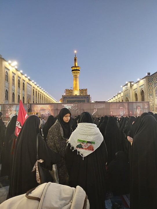 تصاویر/ حضور بانوان طلبه شهرهای مختلف استان کرمان در مراسم تشییع رهبر شهید در تهران، قم و مشهد