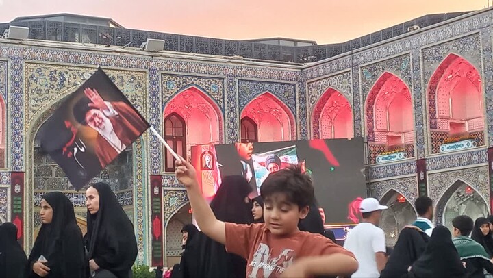 تصاویر/ حضور بانوان طلبه شهرهای مختلف استان کرمان در مراسم تشییع رهبر شهید در تهران، قم و مشهد
