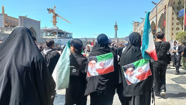 تصاویر/ حضور بانوان طلبه شهرهای مختلف استان کرمان در مراسم تشییع رهبر شهید در تهران، قم و مشهد