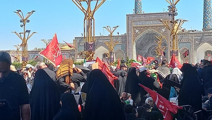 تصاویر/ حضور بانوان طلبه شهرهای مختلف استان کرمان در مراسم تشییع رهبر شهید در تهران، قم و مشهد