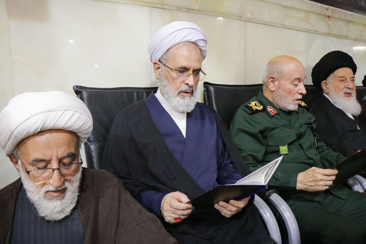 تصاویر/ مراسم ختم قائد شهید اُمت حضرت آیت‌ الله العظمی امام خامنه‌ای از طرف رهبر عظیم‌ الشأن انقلاب در حرم حضرت معصومه سلام‌الله‌علیها