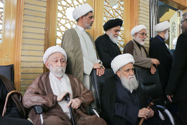 تصاویر/ مراسم ختم قائد شهید اُمت حضرت آیت‌ الله العظمی امام خامنه‌ای از طرف رهبر عظیم‌ الشأن انقلاب در حرم حضرت معصومه سلام‌الله‌علیها