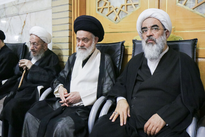 تصاویر/ مراسم ختم قائد شهید اُمت حضرت آیت‌ الله العظمی امام خامنه‌ای از طرف رهبر عظیم‌ الشأن انقلاب در حرم حضرت معصومه سلام‌الله‌علیها
