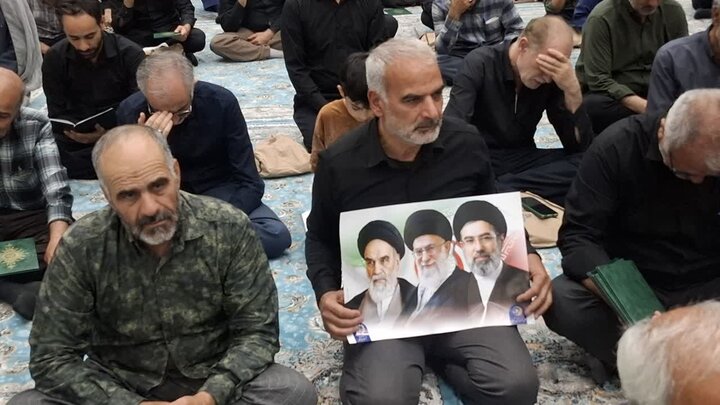 مراسم بزرگداشت قائد امت در مصلای نماز جمعه آران و بیدگل

