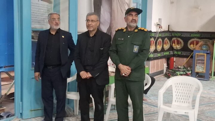 مراسم بزرگداشت قائد امت در مصلای نماز جمعه آران و بیدگل
