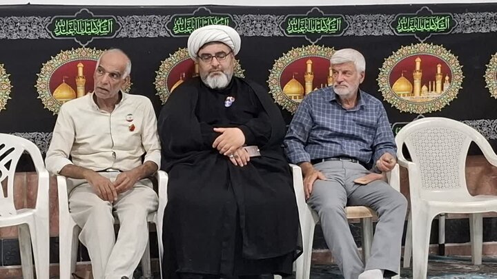 مراسم بزرگداشت قائد امت در مصلای نماز جمعه آران و بیدگل
