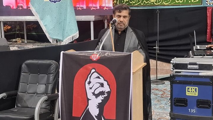 مراسم بزرگداشت قائد امت در مصلای نماز جمعه آران و بیدگل
