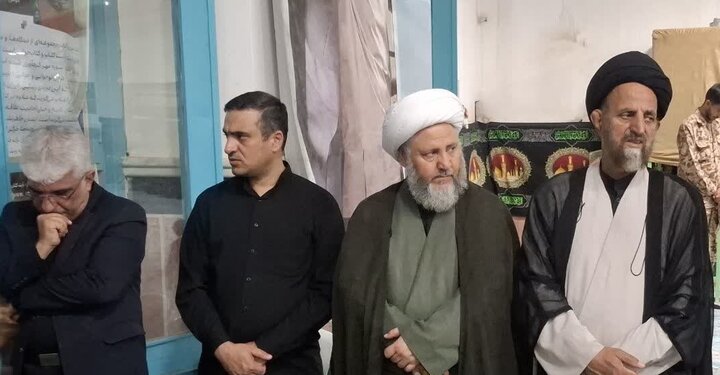 مراسم بزرگداشت قائد امت در مصلای نماز جمعه آران و بیدگل
