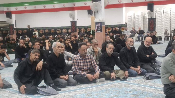 مراسم بزرگداشت قائد امت در مصلای نماز جمعه آران و بیدگل
