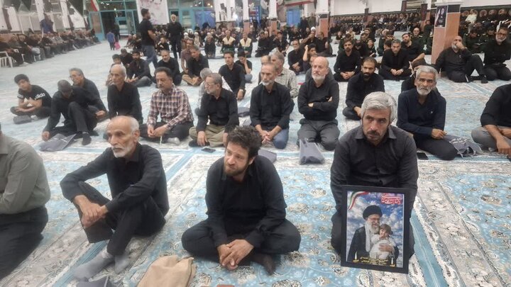 مراسم بزرگداشت قائد امت در مصلای نماز جمعه آران و بیدگل
