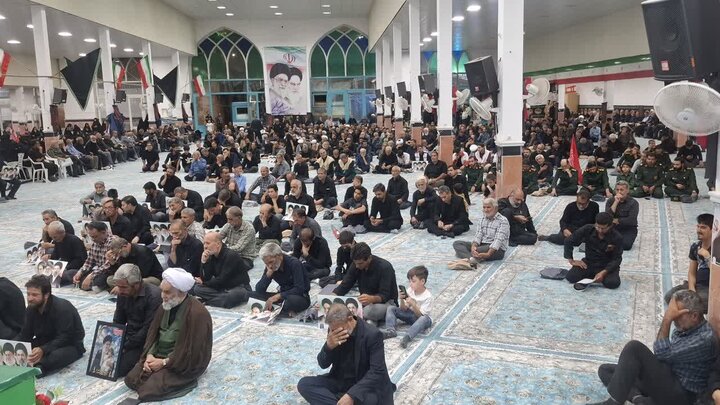 مراسم بزرگداشت قائد امت در مصلای نماز جمعه آران و بیدگل
