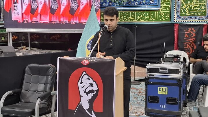 مراسم بزرگداشت قائد امت در مصلای نماز جمعه آران و بیدگل
