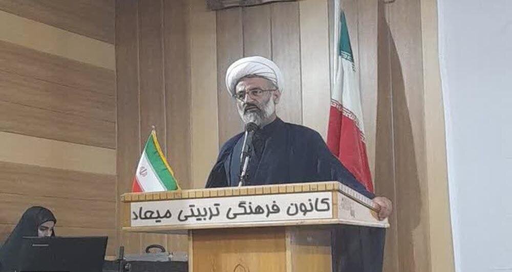 معلمان نقش کلیدی در تبیین جایگاه رهبری برای نسل آینده دارند