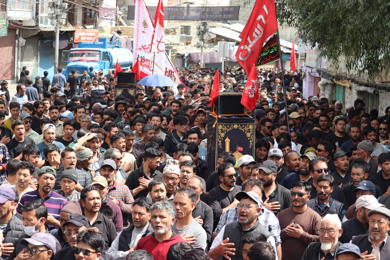 کرگل میں رہبرِ شہید کی تدفین کے موقع پر مجلسِ تعزیت، فاتحہ خوانی اور جلوسِ عزا کا انعقاد