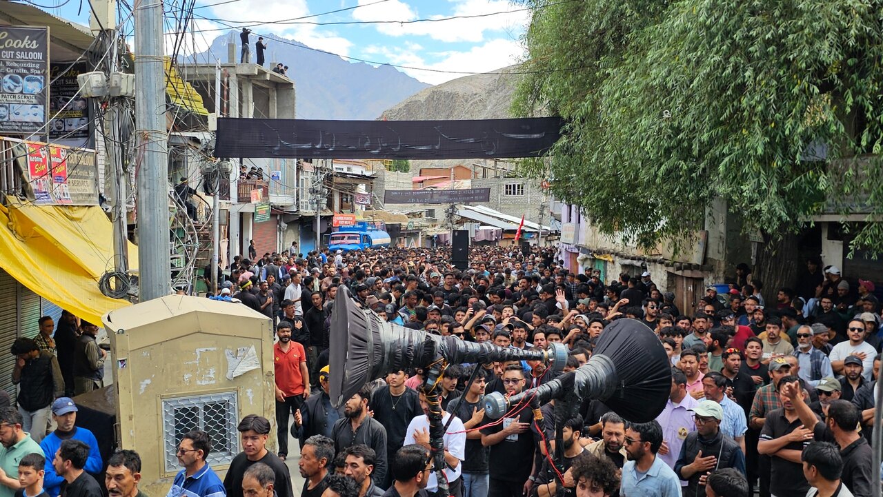 کرگل میں رہبرِ شہید کی تدفین کے موقع پر مجلسِ تعزیت، فاتحہ خوانی اور جلوسِ عزا کا انعقاد