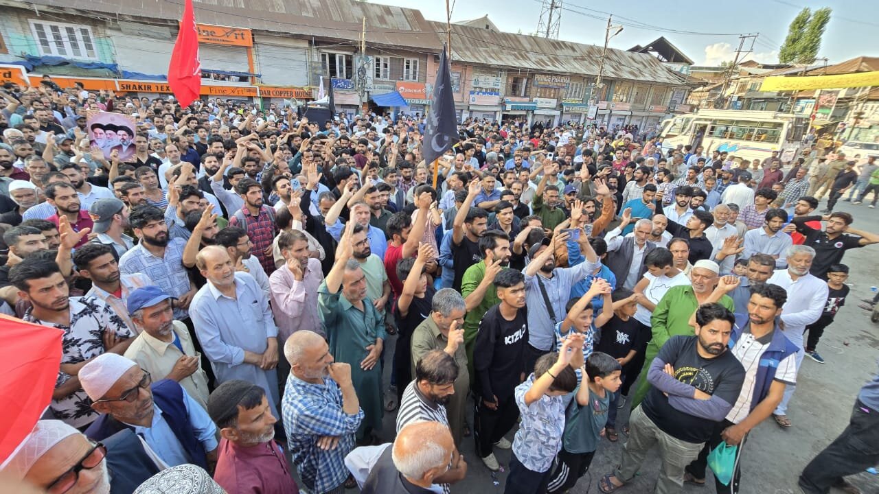انجمنِ شرعی شیعیان کے تحت رہبرِ شہید کے لیے مجلسِ وداع کا انعقاد: شیعہ سنی علماء کی شرکت اور خطاب