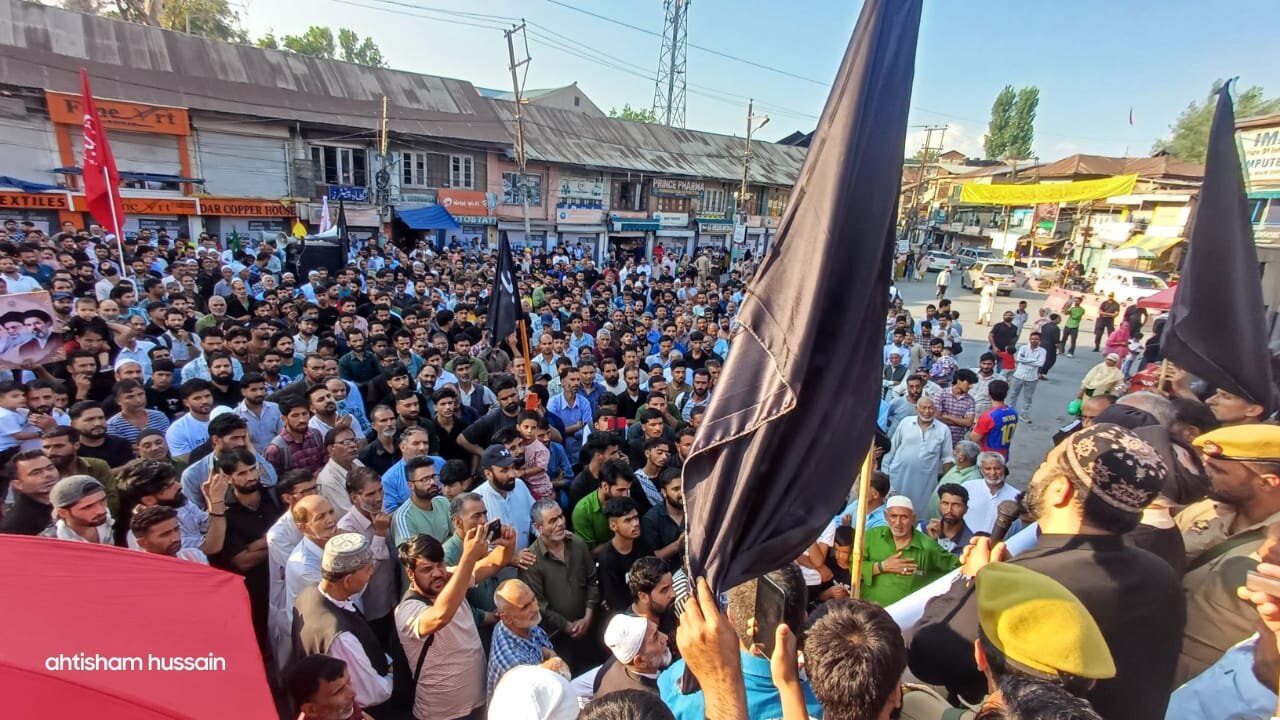 انجمنِ شرعی شیعیان کے تحت رہبرِ شہید کے لیے مجلسِ وداع کا انعقاد: شیعہ سنی علماء کی شرکت اور خطاب
