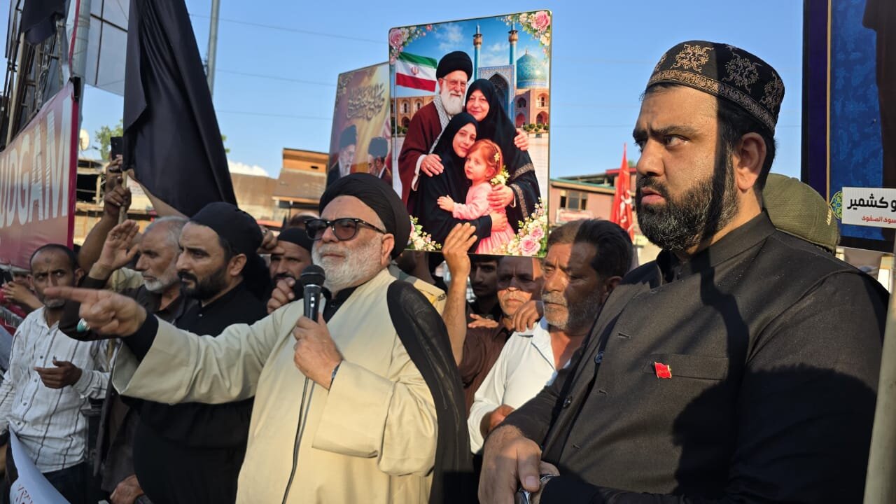 انجمنِ شرعی شیعیان کے تحت رہبرِ شہید کے لیے مجلسِ وداع کا انعقاد: شیعہ سنی علماء کی شرکت اور خطاب