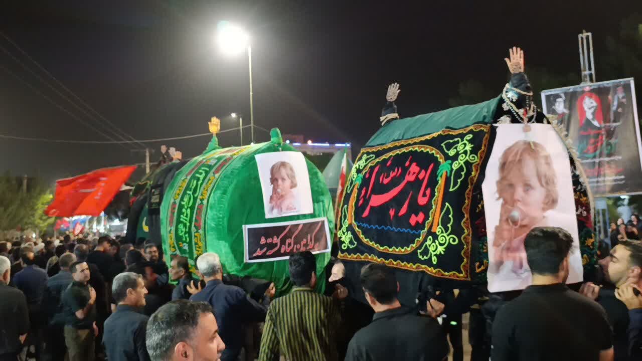 مراسم بزرگداشت « قائد امت درشهر بادرود برگزار شد