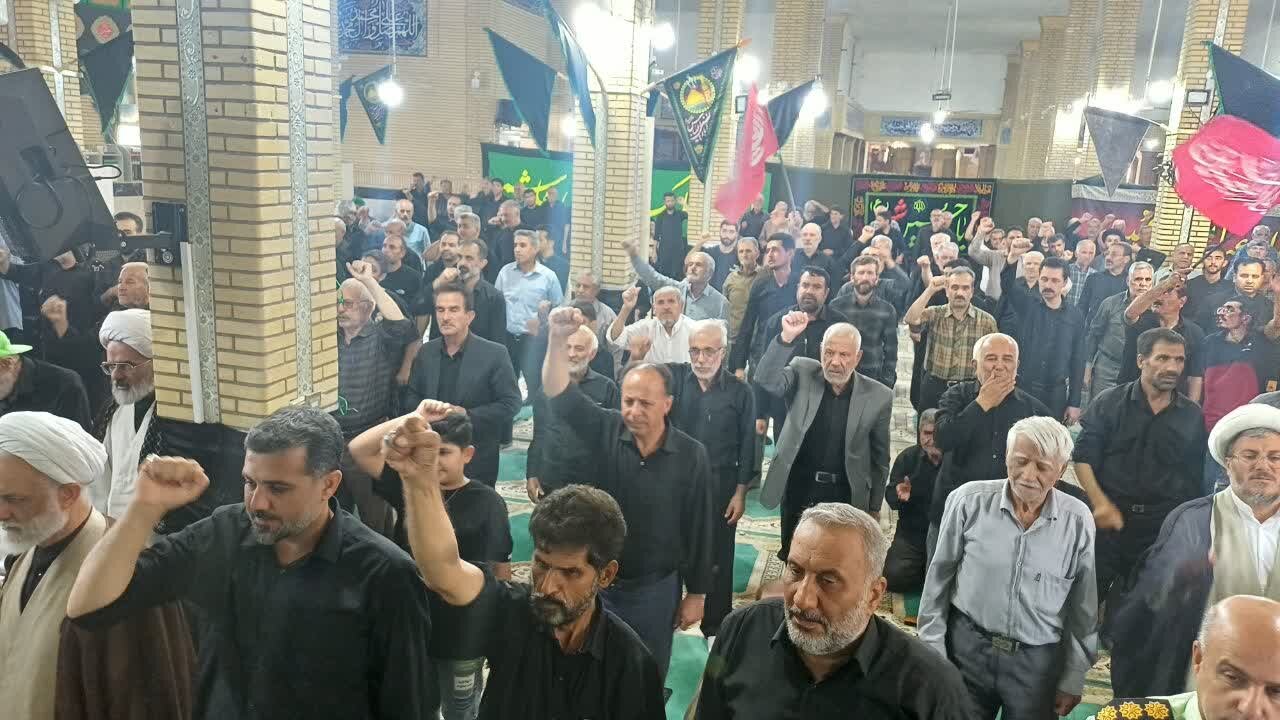 فیلم| شعار نمازگزاران شهرستان زرندیه در نماز جمعه