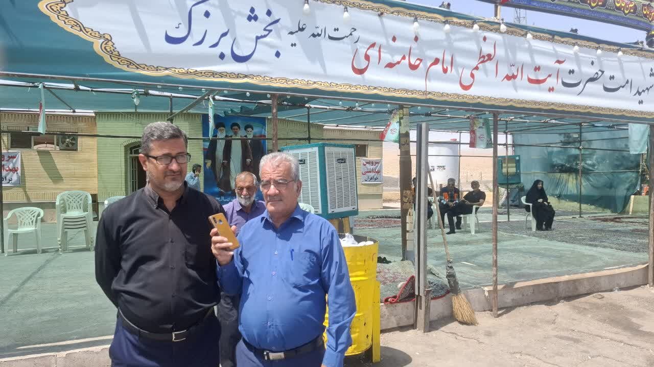 پذیرایی روستائیان بخش برزک از ۷۰ هزار زائر+تصاویر و فیلم