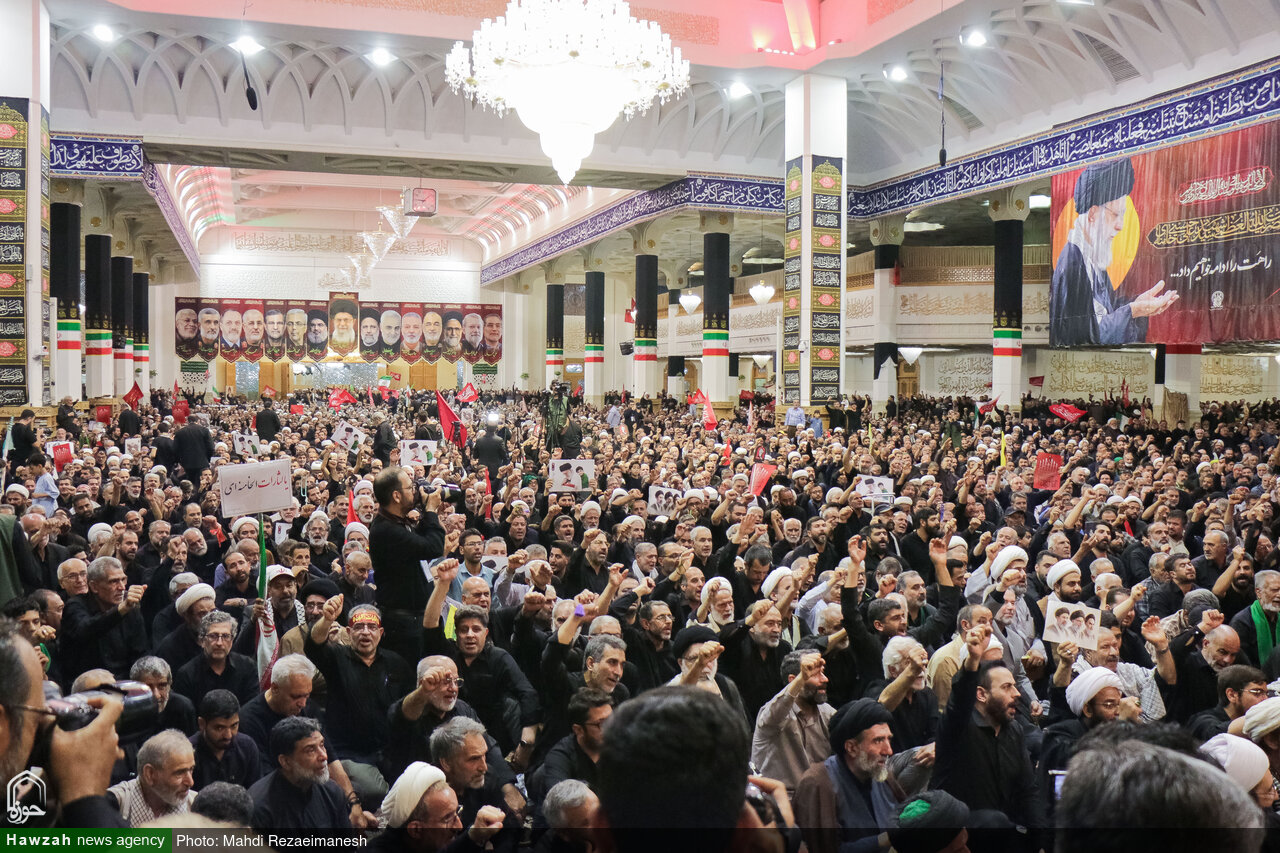 تقرير مصوّر | إقامة مراسم تأبين قائد الثورة الإسلامية الشهيد في حرم السيدة فاطمة المعصومة (عليها السلام) برعاية مكتب نجله القائد آية الله السيد مجتبى الخامنئي