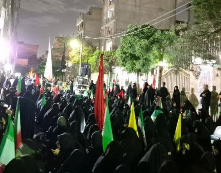 تصاویر/ برافراشتن پرچم یا لثارات الخامنه ای در اجتماع شبانه مسجد المهدی (ع) نبرد جنوبی تهران