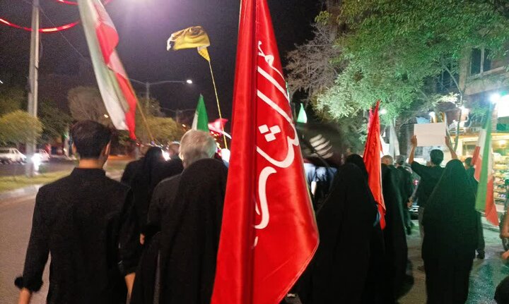 تصاویر/ برافراشتن پرچم یا لثارات الخامنه ای در اجتماع شبانه مسجد المهدی (ع) نبرد جنوبی تهران