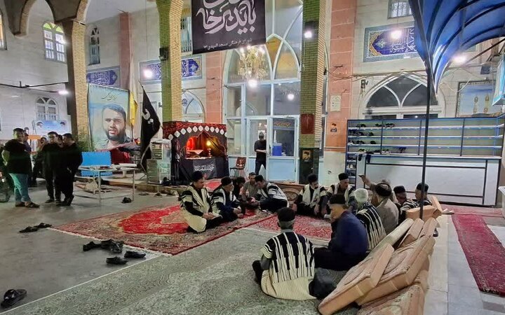 تصاویر/ برافراشتن پرچم یا لثارات الخامنه ای در اجتماع شبانه مسجد المهدی (ع) نبرد جنوبی تهران