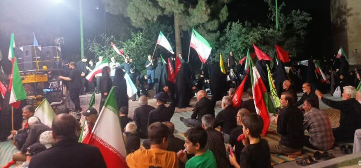 تصاویر/ برافراشتن پرچم یا لثارات الخامنه ای در اجتماع شبانه مسجد المهدی (ع) نبرد جنوبی تهران