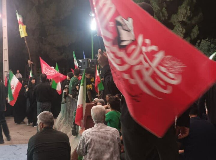 تصاویر/ برافراشتن پرچم یا لثارات الخامنه ای در اجتماع شبانه مسجد المهدی (ع) نبرد جنوبی تهران