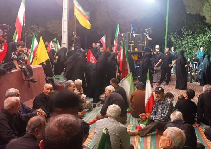 تصاویر/ برافراشتن پرچم یا لثارات الخامنه ای در اجتماع شبانه مسجد المهدی (ع) نبرد جنوبی تهران