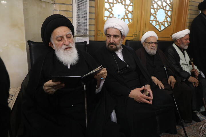 تصاویر/ مراسم بزرگداشت قائد شهید اُمت آیت‌ الله العظمی امام خامنه‌ای(ره) از طرف رهبر معظم انقلاب در حرم حضرت معصومه (س)