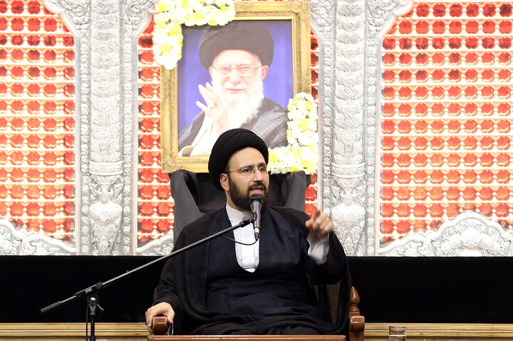 تصاویر/ مراسم بزرگداشت قائد شهید اُمت آیت‌ الله العظمی امام خامنه‌ای(ره) از طرف رهبر معظم انقلاب در حرم حضرت معصومه (س)