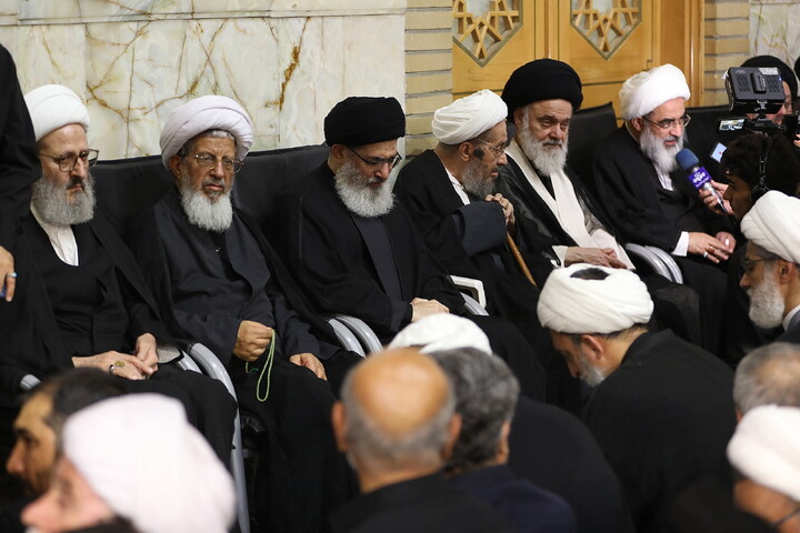 تصاویر/ مراسم بزرگداشت قائد شهید اُمت آیت‌ الله العظمی امام خامنه‌ای(ره) از طرف رهبر معظم انقلاب در حرم حضرت معصومه (س)