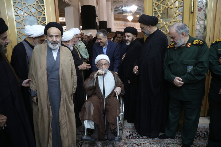 تصاویر/ مراسم بزرگداشت قائد شهید اُمت آیت‌ الله العظمی امام خامنه‌ای(ره) از طرف رهبر معظم انقلاب در حرم حضرت معصومه (س)