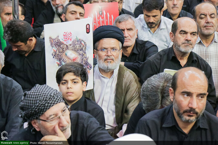 إقامة مراسم تأبين قائد الثورة الإسلامية الشهيد في حرم السيدة فاطمة المعصومة (عليها السلام) برعاية مكتب نجله القائد آية الله السيد مجتبى الخامنئي