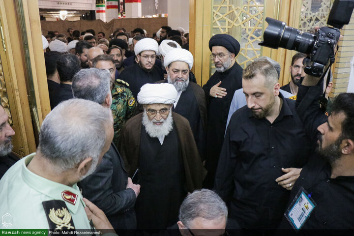 إقامة مراسم تأبين قائد الثورة الإسلامية الشهيد في حرم السيدة فاطمة المعصومة (عليها السلام) برعاية مكتب نجله القائد آية الله السيد مجتبى الخامنئي