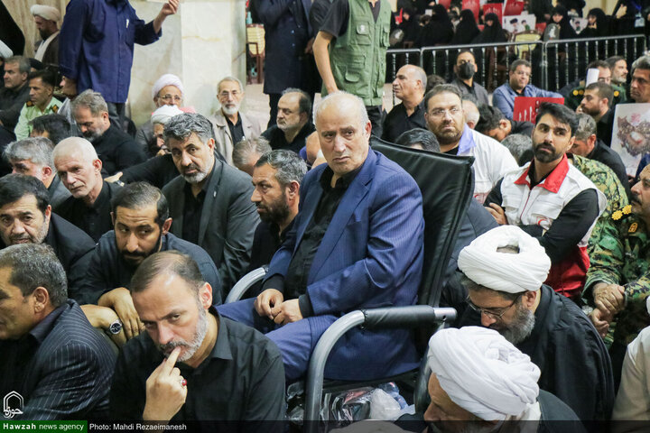 إقامة مراسم تأبين قائد الثورة الإسلامية الشهيد في حرم السيدة فاطمة المعصومة (عليها السلام) برعاية مكتب نجله القائد آية الله السيد مجتبى الخامنئي