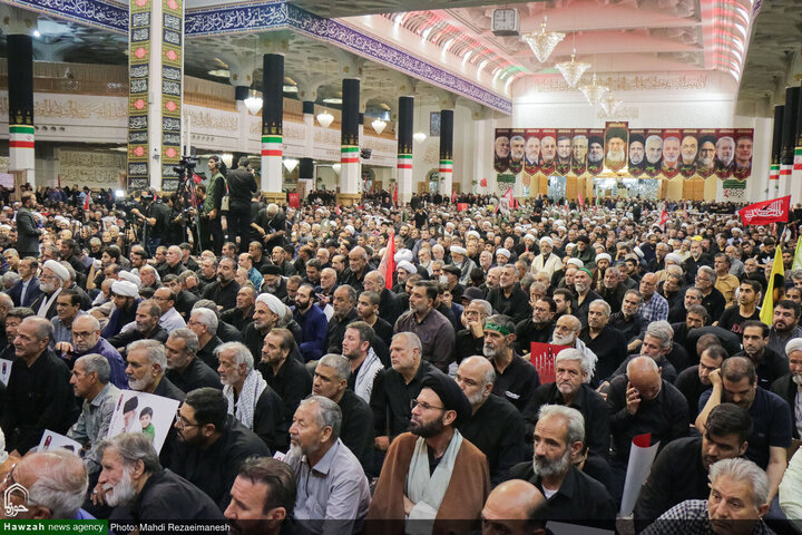 إقامة مراسم تأبين قائد الثورة الإسلامية الشهيد في حرم السيدة فاطمة المعصومة (عليها السلام) برعاية مكتب نجله القائد آية الله السيد مجتبى الخامنئي