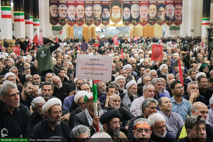 إقامة مراسم تأبين قائد الثورة الإسلامية الشهيد في حرم السيدة فاطمة المعصومة (عليها السلام) برعاية مكتب نجله القائد آية الله السيد مجتبى الخامنئي