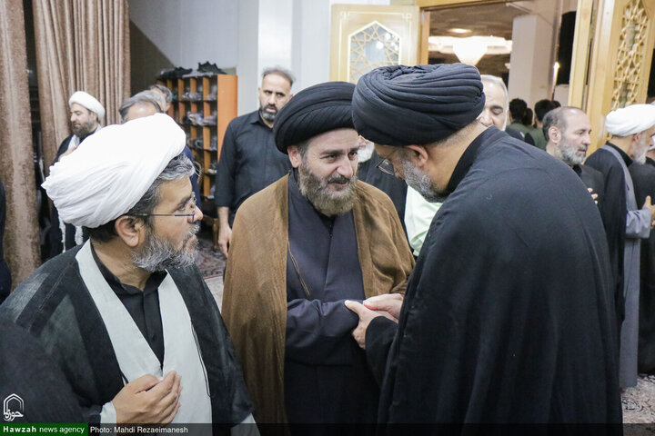 إقامة مراسم تأبين قائد الثورة الإسلامية الشهيد في حرم السيدة فاطمة المعصومة (عليها السلام) برعاية مكتب نجله القائد آية الله السيد مجتبى الخامنئي