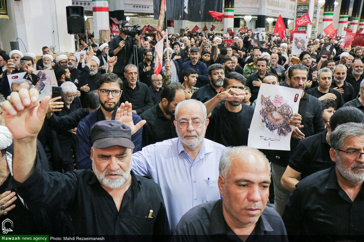 إقامة مراسم تأبين قائد الثورة الإسلامية الشهيد في حرم السيدة فاطمة المعصومة (عليها السلام) برعاية مكتب نجله القائد آية الله السيد مجتبى الخامنئي