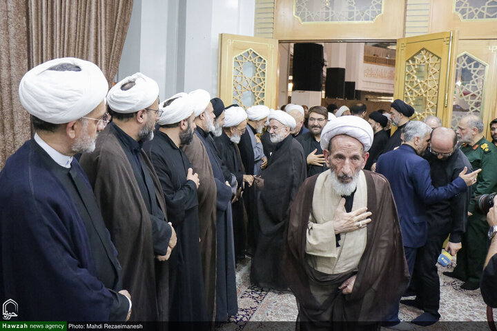 إقامة مراسم تأبين قائد الثورة الإسلامية الشهيد في حرم السيدة فاطمة المعصومة (عليها السلام) برعاية مكتب نجله القائد آية الله السيد مجتبى الخامنئي