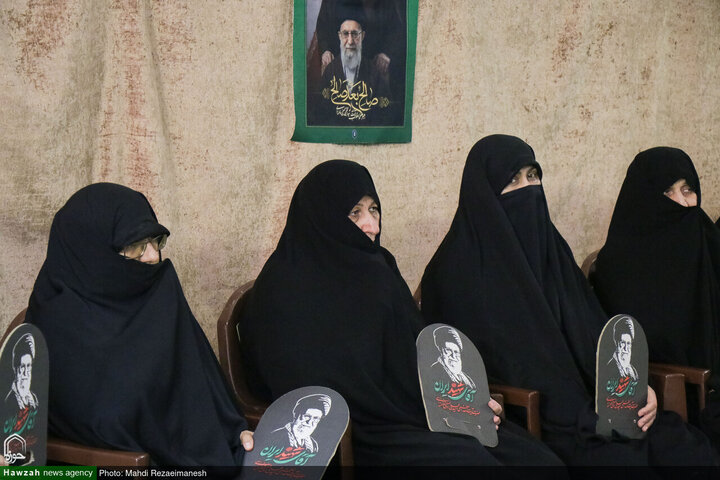 إقامة مراسم تأبين قائد الثورة الإسلامية الشهيد في حرم السيدة فاطمة المعصومة (عليها السلام) برعاية مكتب نجله القائد آية الله السيد مجتبى الخامنئي