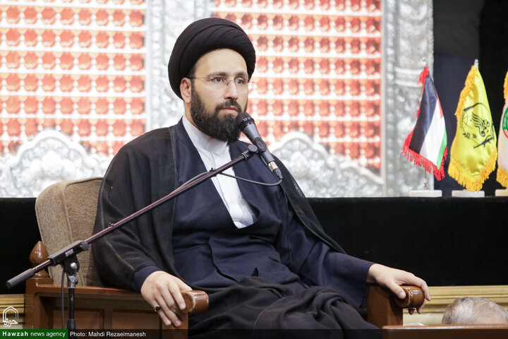 إقامة مراسم تأبين قائد الثورة الإسلامية الشهيد في حرم السيدة فاطمة المعصومة (عليها السلام) برعاية مكتب نجله القائد آية الله السيد مجتبى الخامنئي